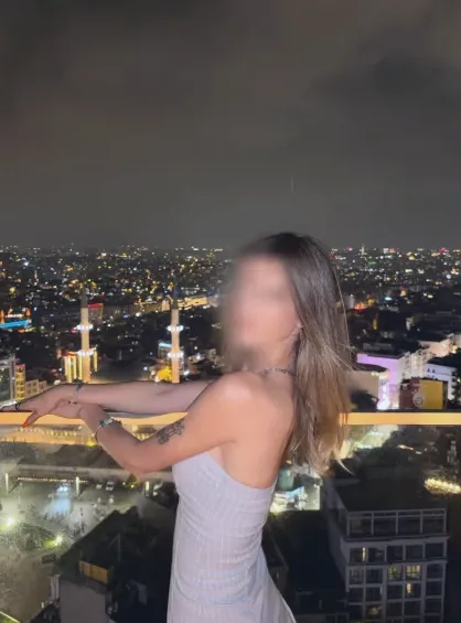 Büsra, 27