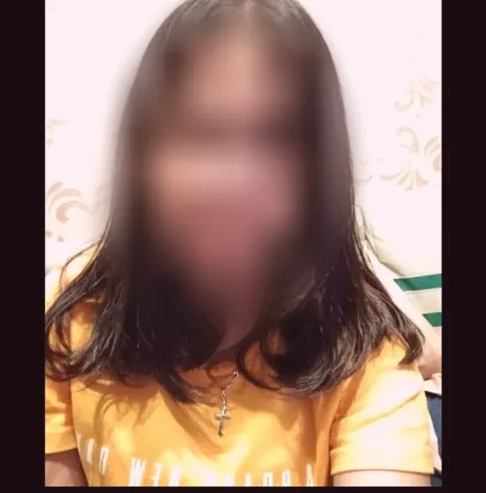 Julia, 27