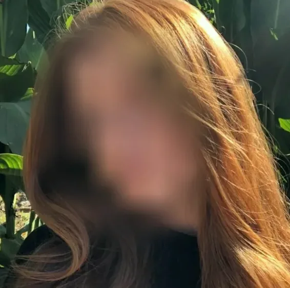 Lara, 23