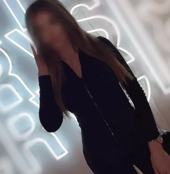 Leonie, 32
