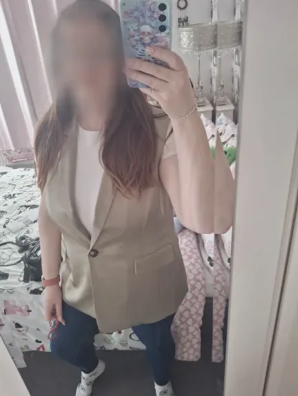 Leonie, 38