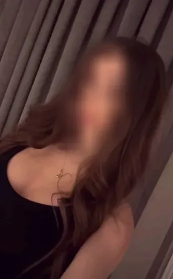 Lilly, 28