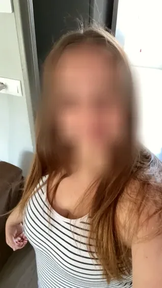 Lilly, 29